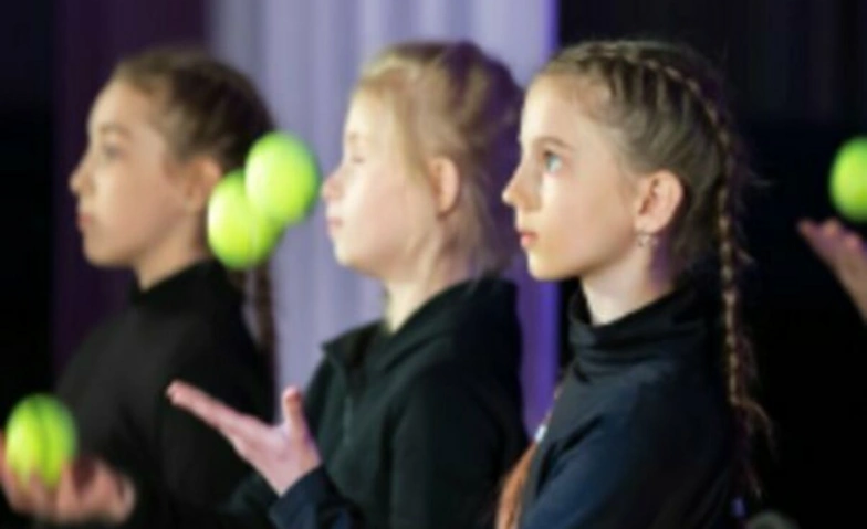 Juggling School: Ab Januar Tickets