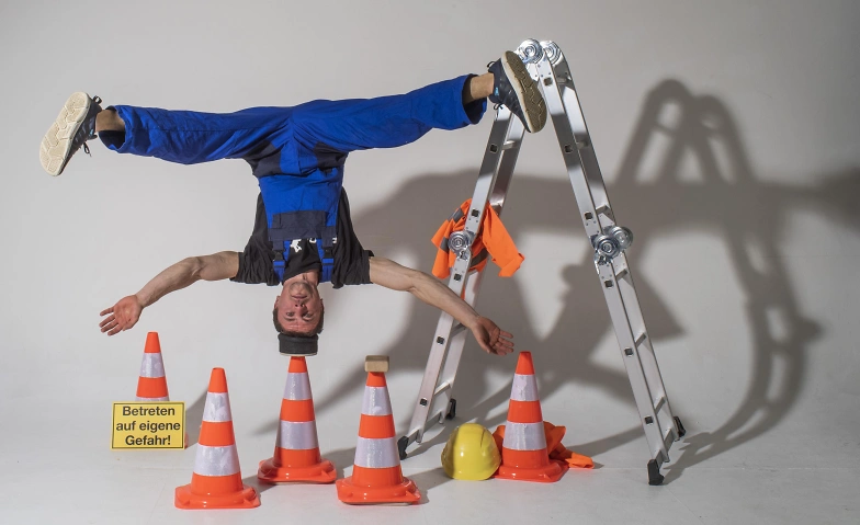 &ldquo;Die Baustelle steht Kopf&rdquo; &ndash; Akrobatik-Zirkus-Familien Show Billets